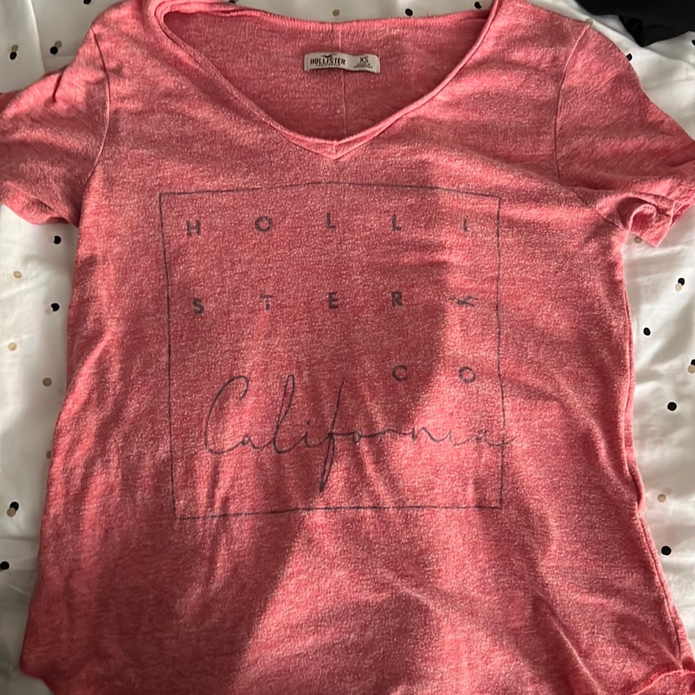 hollister flowy t shirt